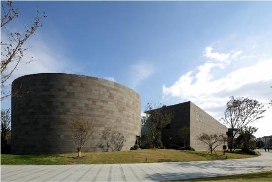 上海寶龍美術館開館兩大展覽探尋文脈，齊白石12開冊頁亮相